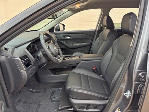 Used 2024 Nissan Rogue SL FWD image 15