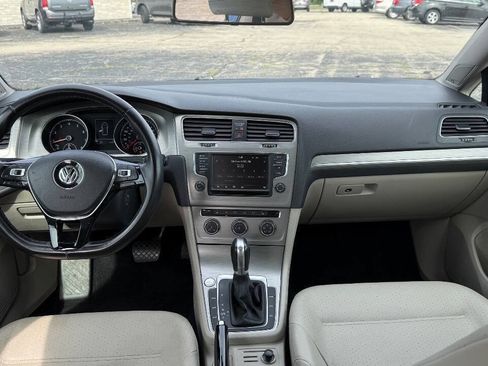 Used 2016 Volkswagen Golf SE w/ Lighting Package FWD image 9