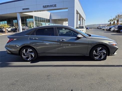 Used 2025 Hyundai Elantra Limited image 3