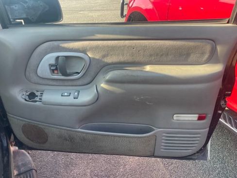 Used 1996 GMC Yukon 4WD 4-Door image 17