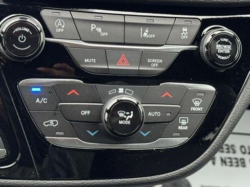 New 2026 Chrysler Pacifica Select AWD/4WD image 22