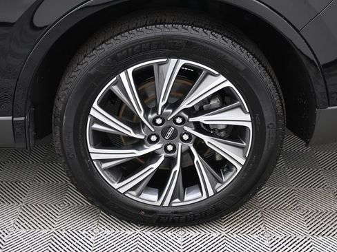 Certified 2025 Lincoln Aviator AWD image 20