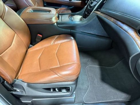 Used 2018 Cadillac Escalade Premium Luxury AWD/4WD image 30