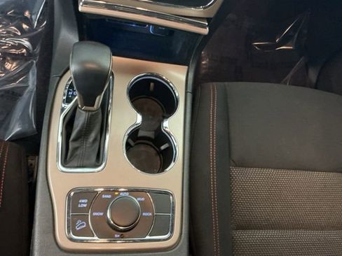 Used 2017 Jeep Grand Cherokee Laredo image 19