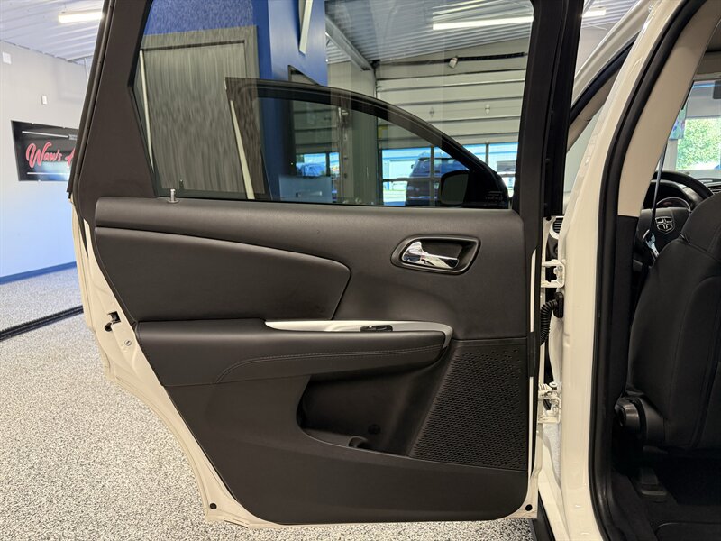 Used 2018 Dodge Journey SE FWD image 32