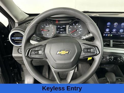 Used 2024 Chevrolet Trax LS w/ LS Convenience Package FWD image 14