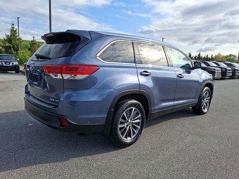 Used 2019 Toyota Highlander XLE AWD/4WD image 6