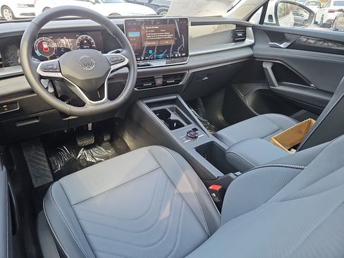 New 2026 Volkswagen Tiguan SE AWD/4WD image 5