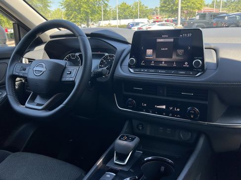 Certified 2026 Nissan Rogue SV FWD image 4