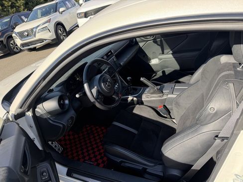 Used 2023 Toyota GR86 Premium w/ ALL Weather Mat Package (TMS) image 8