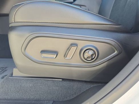 New 2025 Jeep Grand Cherokee Altitude image 16