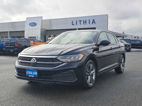 Used 2024 Volkswagen Jetta SE image 1