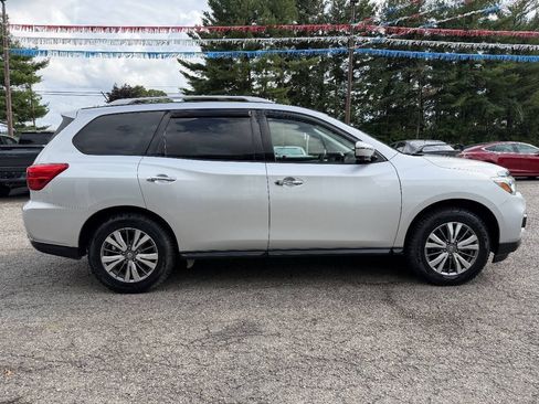 Used 2018 Nissan Pathfinder SL AWD/4WD image 4