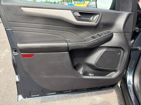 Used 2022 Ford Escape SE w/ Convenience Package FWD image 11