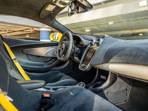 Used 2018 McLaren 570S Coupe RWD image 18