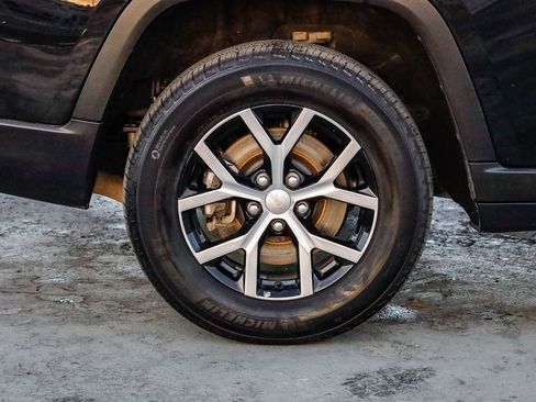 Certified 2024 Jeep Grand Cherokee L Limited w/ Luxury Tech Group II image 12