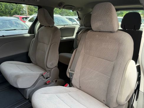 Used 2017 Toyota Sienna LE FWD image 15