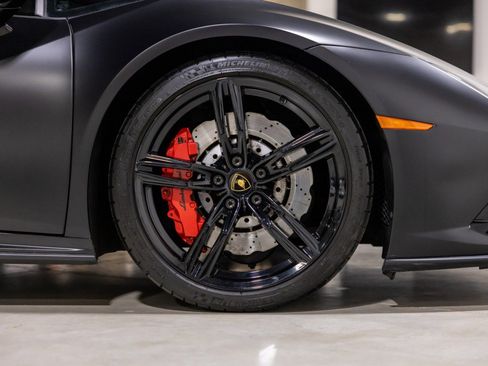 Used 2020 Lamborghini Huracan EVO image 24