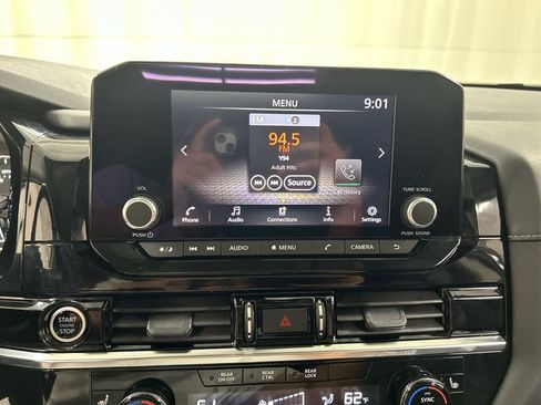 Used 2023 Nissan Pathfinder SV w/ SV Premium Package AWD/4WD image 14