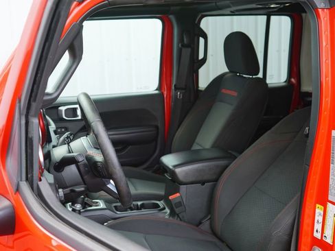 Used 2018 Jeep Wrangler Unlimited Rubicon AWD/4WD image 13