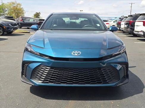 Used 2025 Toyota Camry SE w/ Convenience Package image 8