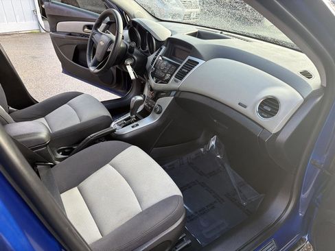 Used 2013 Chevrolet Cruze LS image 16