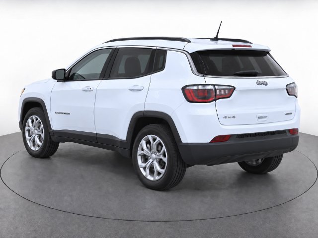 Used 2024 Jeep Compass Latitude AWD/4WD image 8