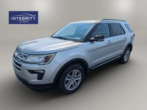 Used 2019 Ford Explorer XLT w/ Equipment Group 202A AWD/4WD image 1