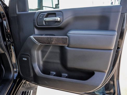 Used 2023 GMC Sierra 2500 Denali w/ Denali Black Diamond Edition image 21