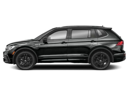 Used 2022 Volkswagen Tiguan SE R-Line image 2