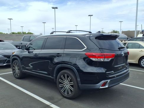 Used 2017 Toyota Highlander Limited image 4