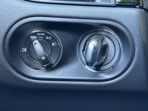 Certified 2025 Porsche Macan image 31