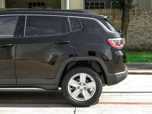 Used 2022 Jeep Compass Latitude AWD/4WD image 22
