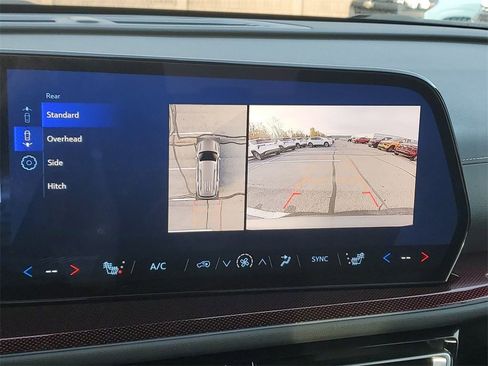 Used 2025 Chevrolet Traverse Z71 w/ Driver Confidence Package image 15