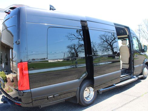 Used 2023 Mercedes-Benz Sprinter 3500 image 5