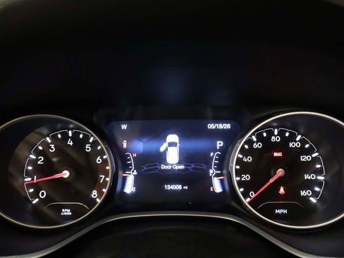 Used 2018 Jeep Compass Latitude w/ Popular Equipment Group FWD image 4