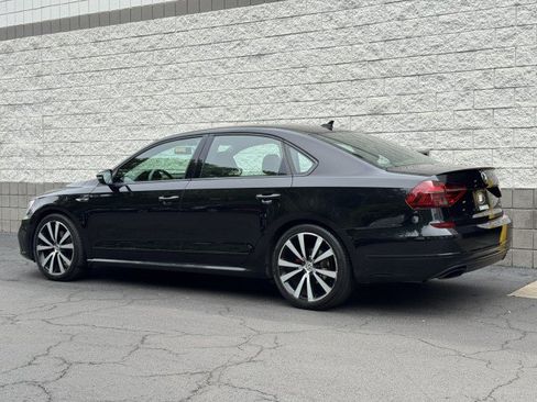 Used 2018 Volkswagen Passat 3.6 FWD image 2