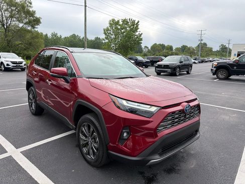 Used 2023 Toyota RAV4 Limited AWD/4WD image 8