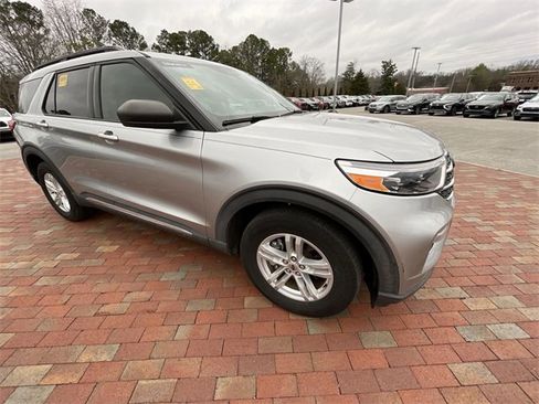 Used 2021 Ford Explorer XLT w/ Equipment Group 202A image 25