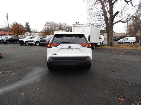 Used 2021 Toyota RAV4 LE image 7