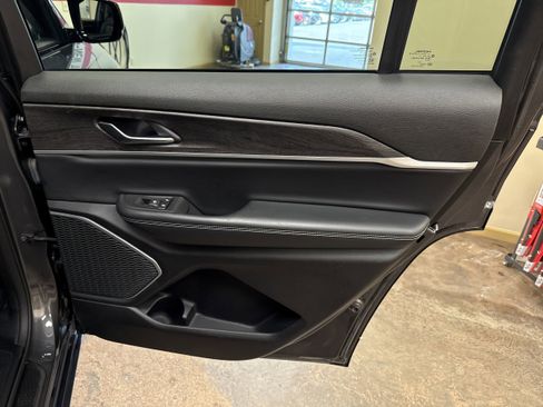 Used 2021 Jeep Grand Cherokee L Limited image 18