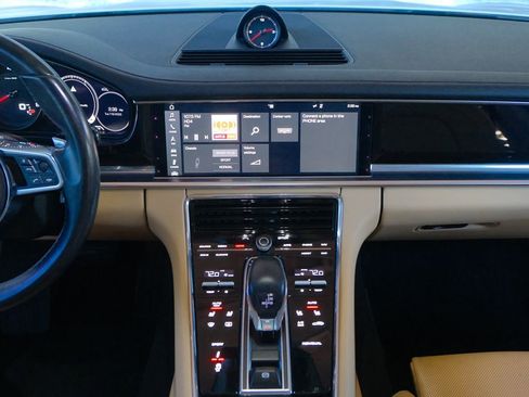 Used 2017 Porsche Panamera image 20