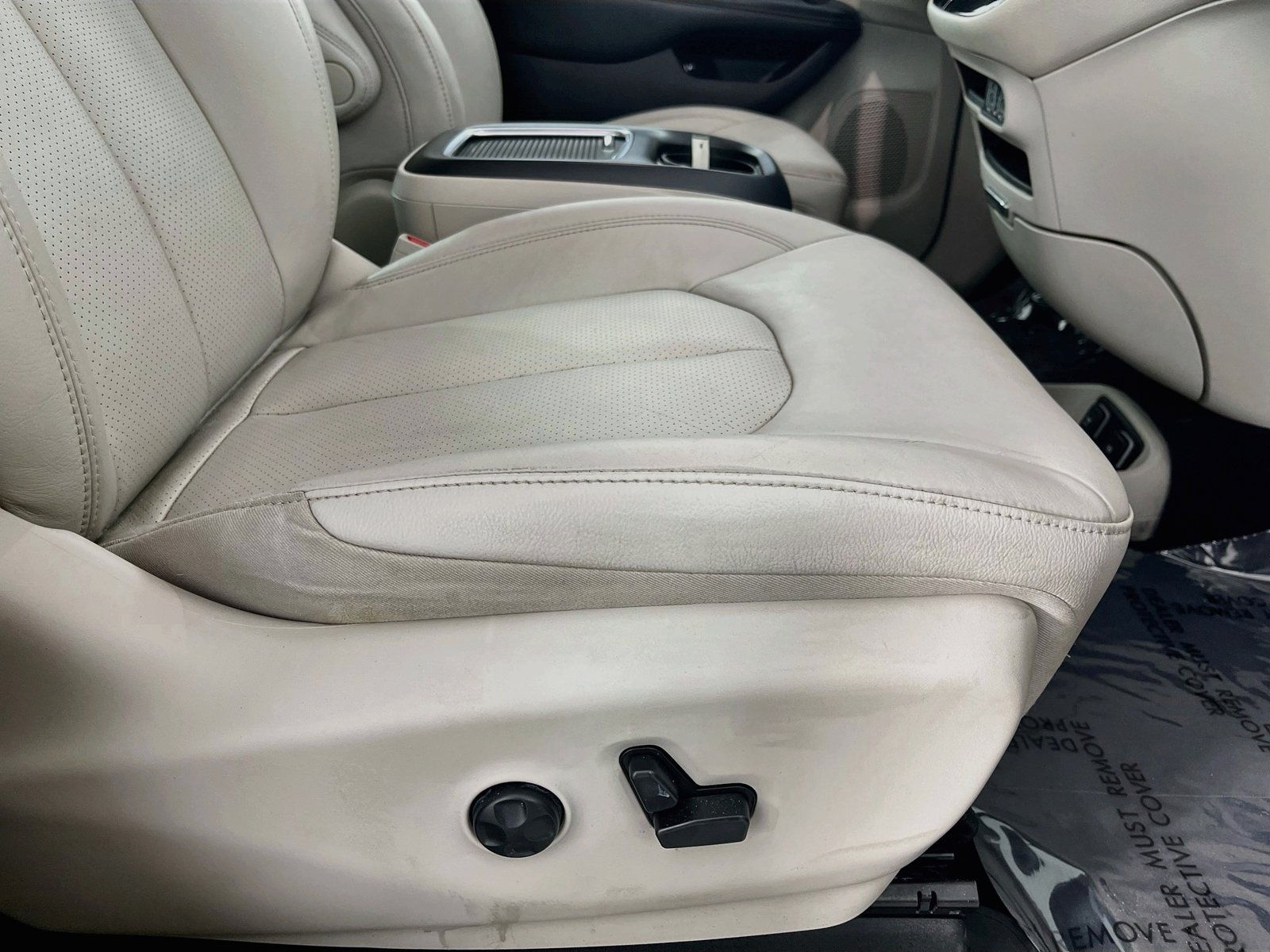 Used 2021 Chrysler Pacifica Touring-L FWD image 34