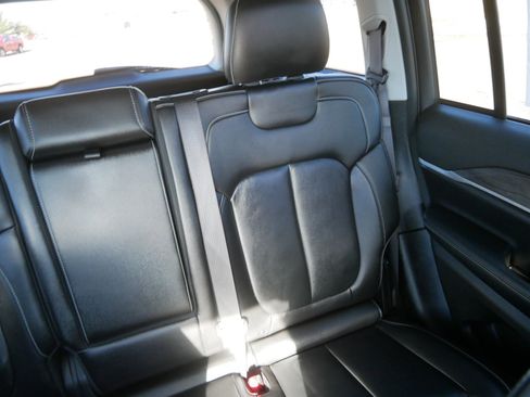 Used 2023 Jeep Grand Cherokee Limited w/ Black Appearance Package image 14