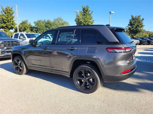 New 2025 Jeep Grand Cherokee Limited w/ Luxury Tech Group II image 10