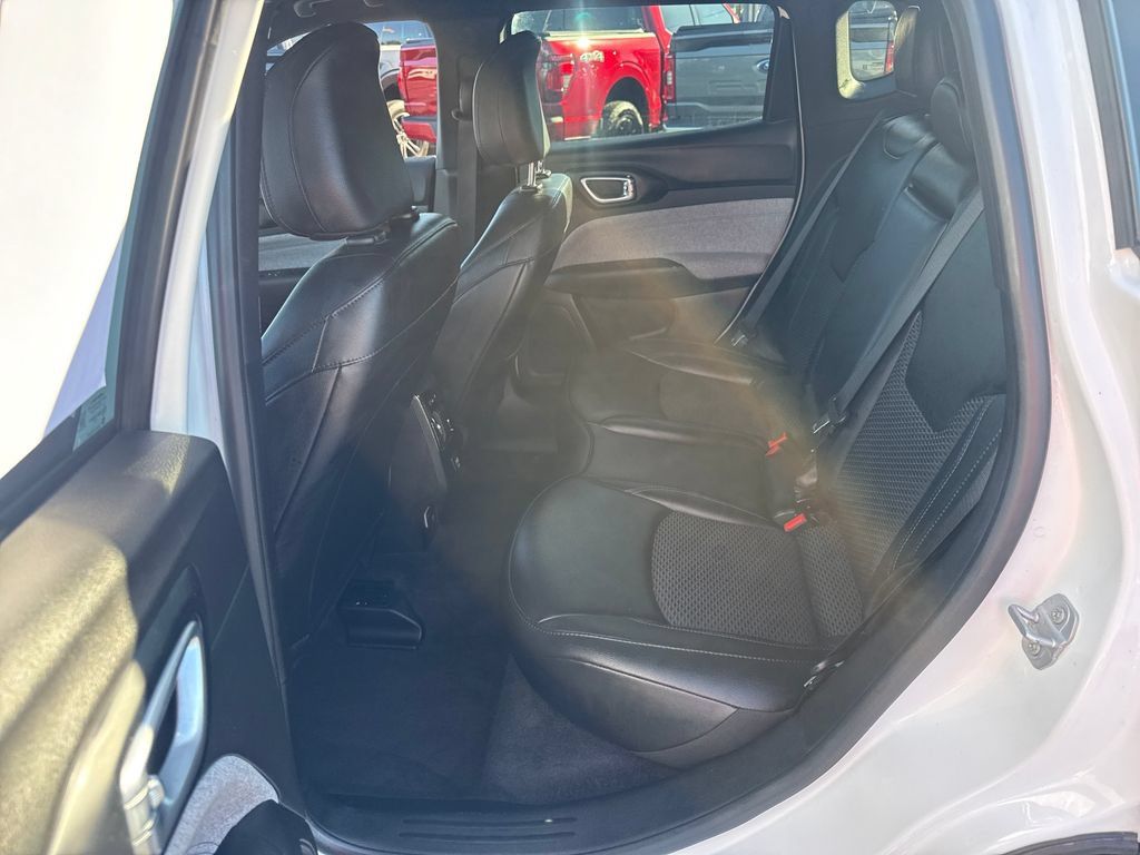Used 2025 Jeep Compass Latitude AWD/4WD image 20