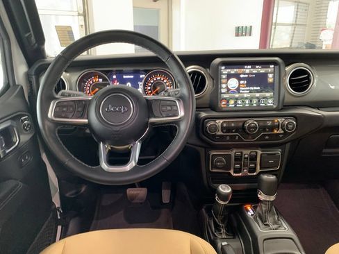 Used 2022 Jeep Wrangler Unlimited Sahara w/ Cold Weather Group AWD/4WD image 12
