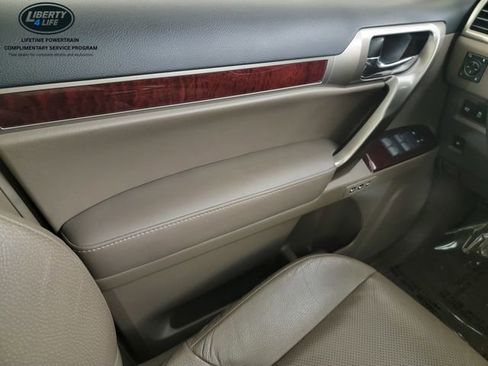 Used 2018 Lexus GX 460 Premium w/ Premium Package image 31
