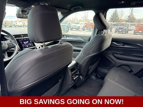 New 2025 Jeep Grand Cherokee Laredo image 36