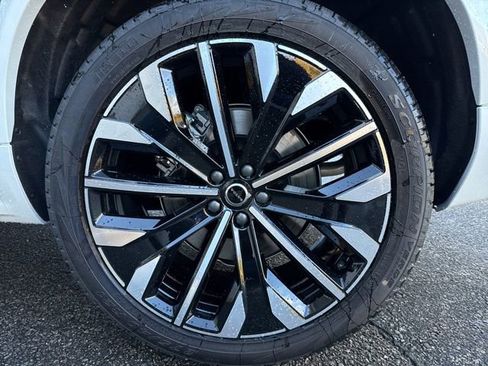 New 2026 Volvo XC90 B6 Plus w/ Protection Package Premier AWD/4WD image 5